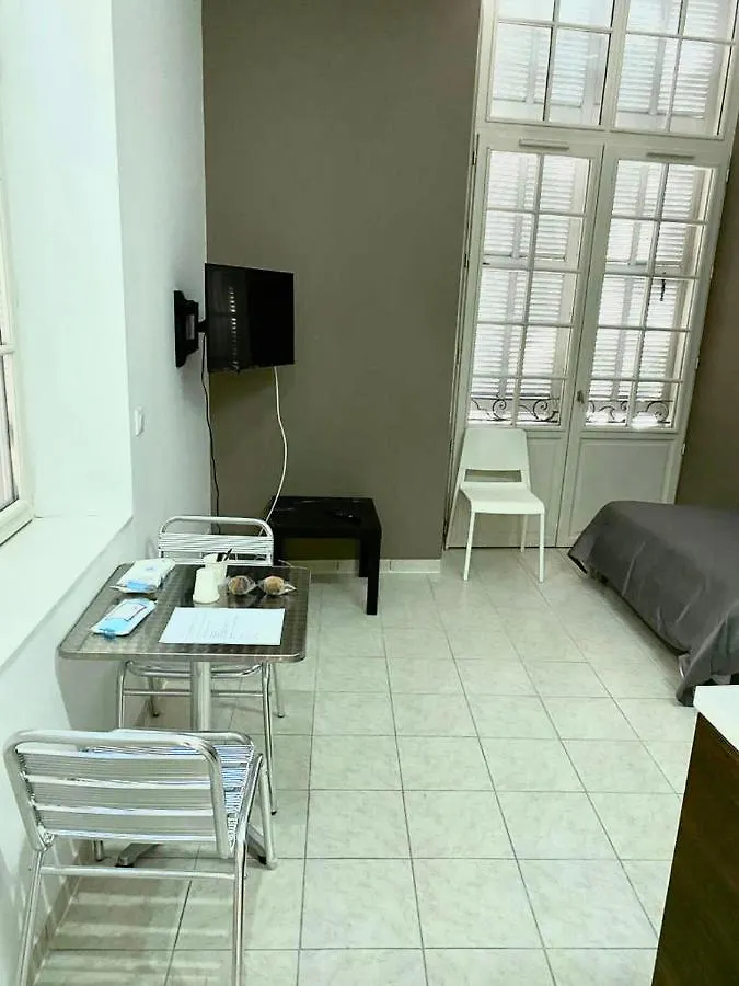 Five Stars S2 Aparthotel Marselha